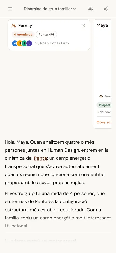 Una targeta de persona i una de grup en una resposta del xat amb IA sobre les dinàmiques d'un grup familiar