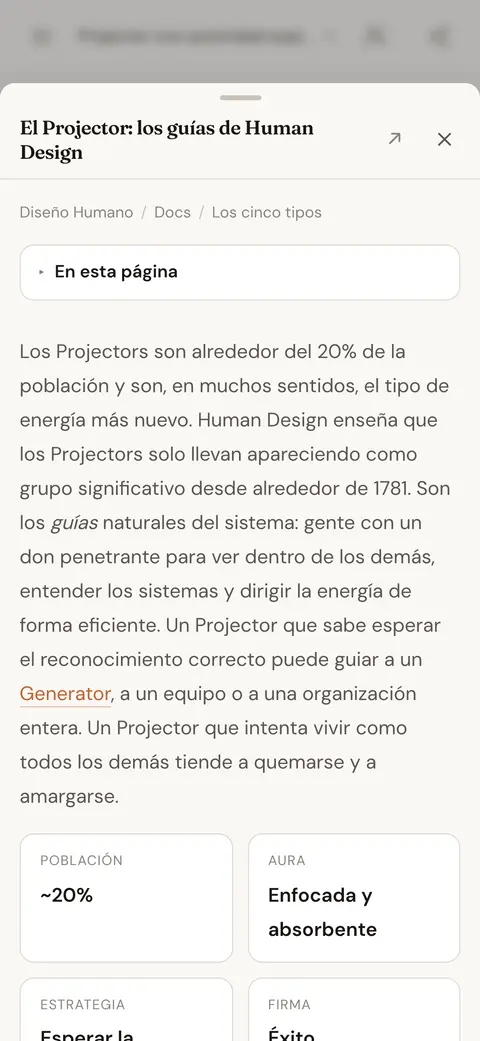Un artículo de la base de conocimiento sobre el tipo Proyector, abierto sobre la respuesta del chat que enlazaba a él